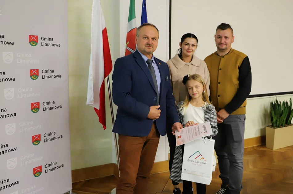 Wręczenie nagród w konkursie plastycznym z okazji 30-lecia Gminy Limanowa - zdjęcie 9