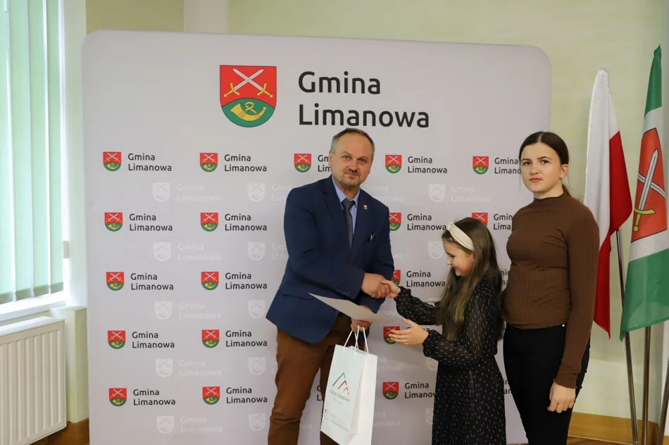 Wręczenie nagród w konkursie plastycznym z okazji 30-lecia Gminy Limanowa - zdjęcie 13