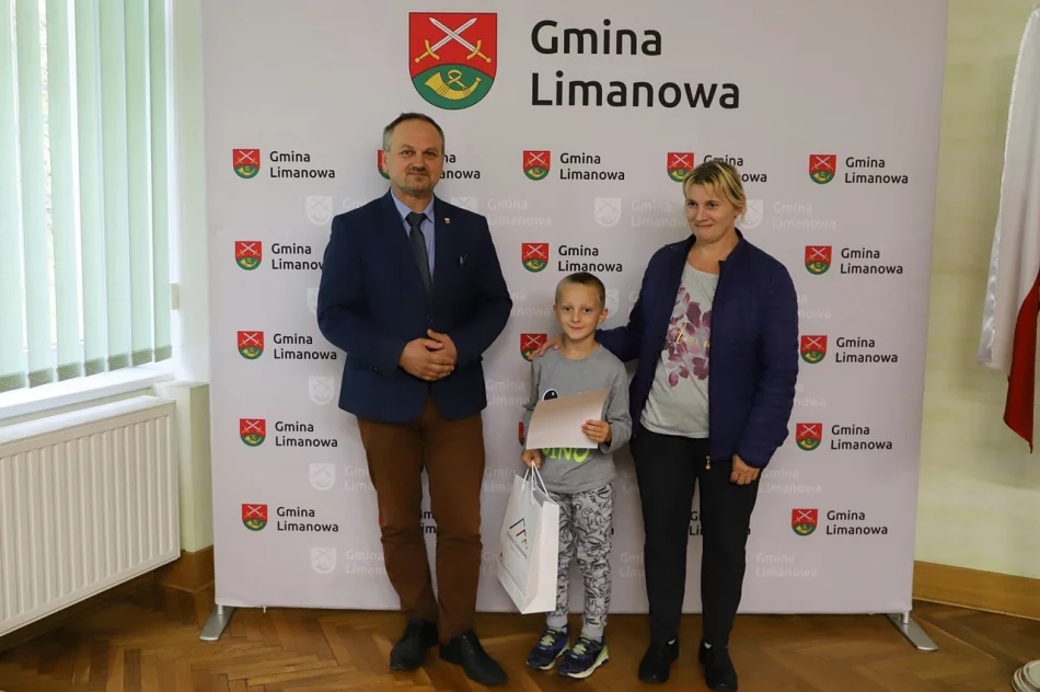 Wręczenie nagród w konkursie plastycznym z okazji 30-lecia Gminy Limanowa - zdjęcie 15