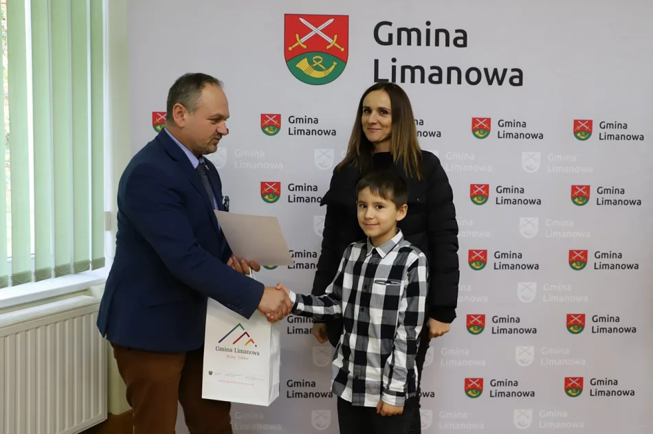 Wręczenie nagród w konkursie plastycznym z okazji 30-lecia Gminy Limanowa - zdjęcie 16