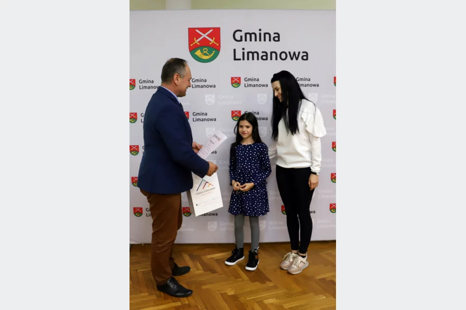 Wręczenie nagród w konkursie plastycznym z okazji 30-lecia Gminy Limanowa - zdjęcie 18
