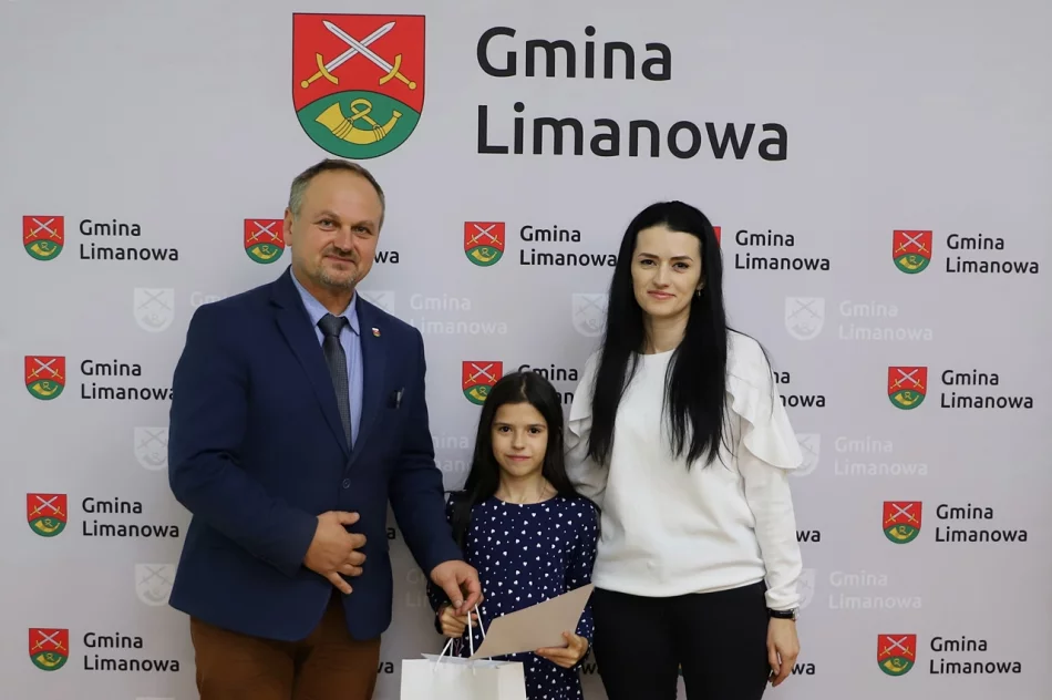 Wręczenie nagród w konkursie plastycznym z okazji 30-lecia Gminy Limanowa - zdjęcie 19