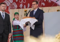 Premier: polska wieś nie jest już wyłącznie zależna od środków unijnych - zdjęcie główne