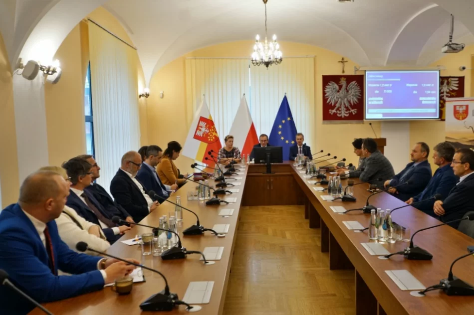 Wiceminister o trudnej sytuacji. "Pomóc ludziom przetrwać zimę" - zdjęcie 2