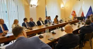Wiceminister o trudnej sytuacji. "Pomóc ludziom przetrwać zimę" - zdjęcie 4