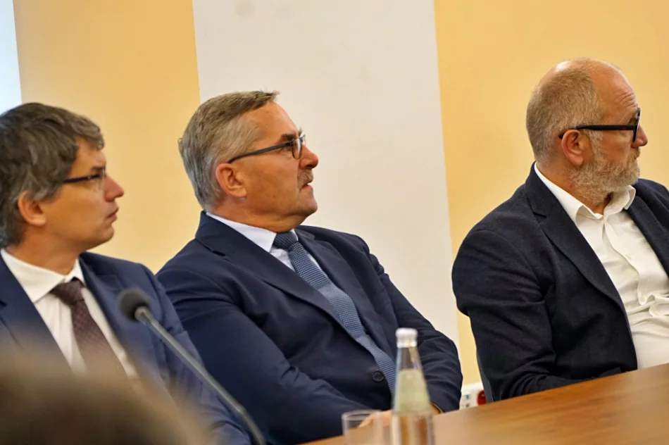 Wiceminister o trudnej sytuacji. "Pomóc ludziom przetrwać zimę" - zdjęcie 5