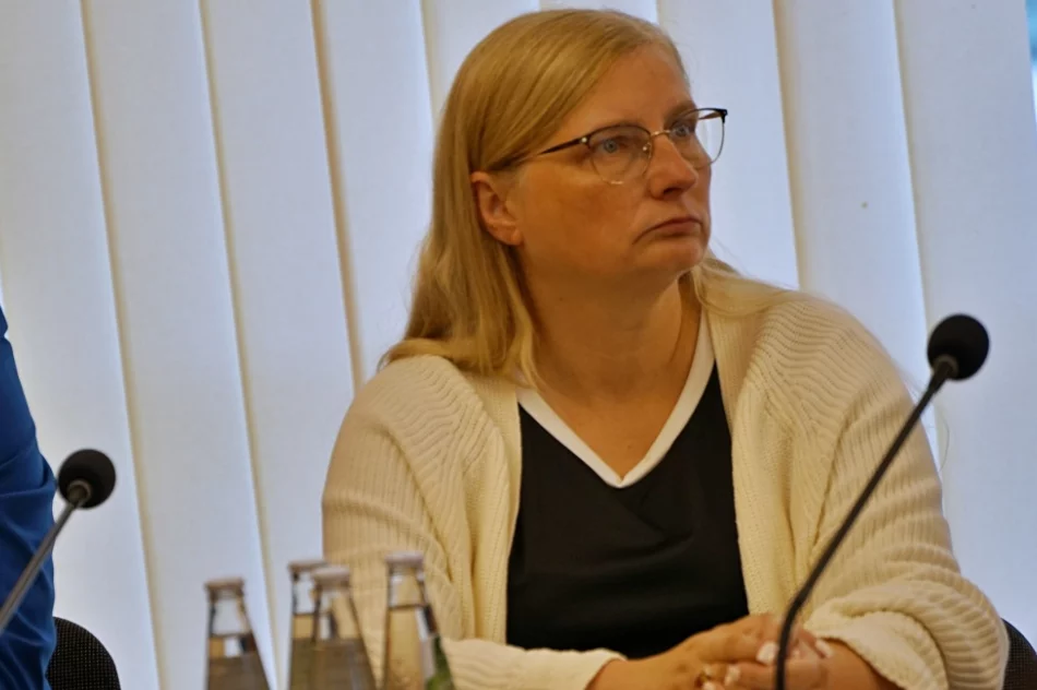 Wiceminister o trudnej sytuacji. "Pomóc ludziom przetrwać zimę" - zdjęcie 7