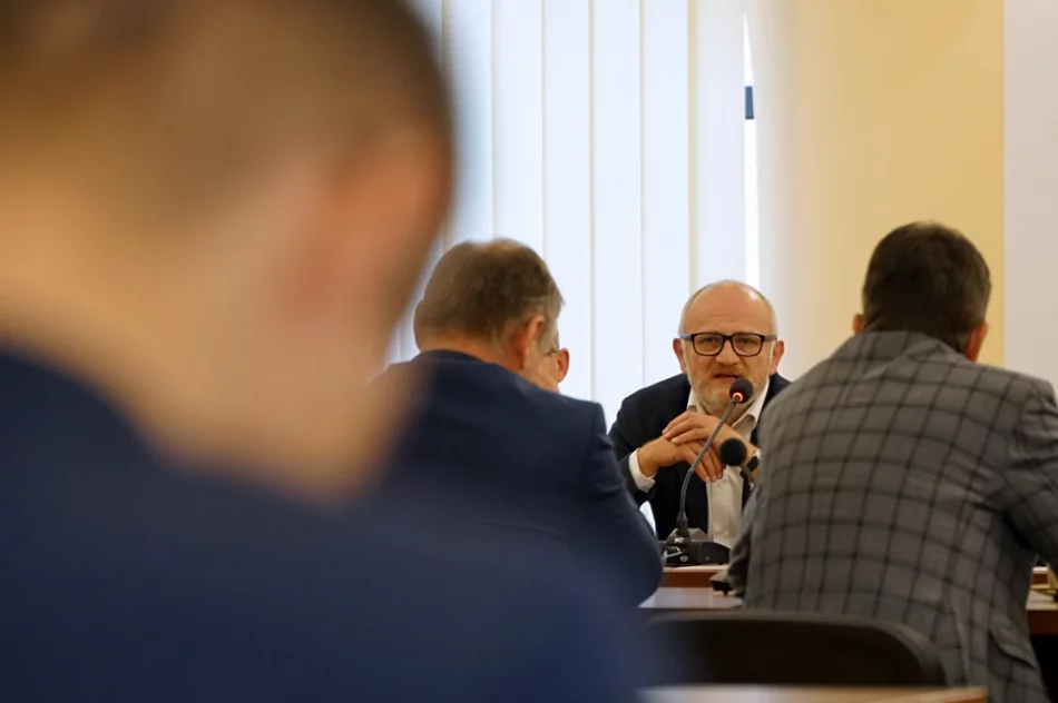 Wiceminister o trudnej sytuacji. "Pomóc ludziom przetrwać zimę" - zdjęcie 12