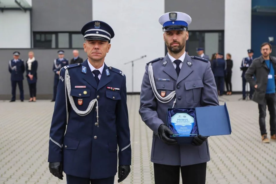 Policjant nagrodzony za niesienie pomocy poza służbą - zdjęcie 3