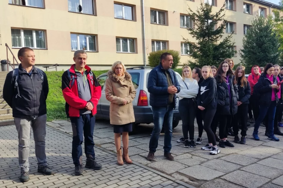 Rajd dla młodzieży z okazji ważnej rocznicy - zdjęcie 4