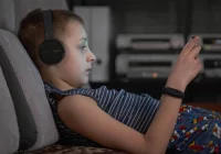 Dzieci coraz dłużej korzystają z internetu - zdjęcie główne