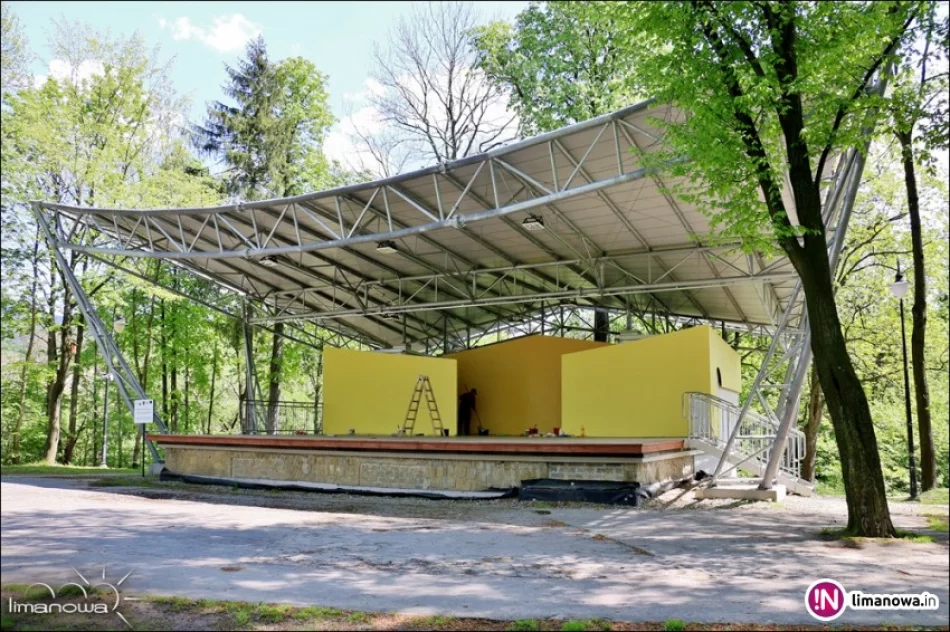 Muszla Koncertowa odbudowana w 2014 r., znów wymaga malowania - zdjęcie 3