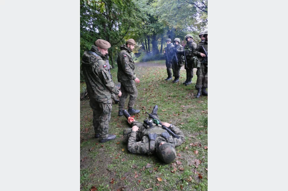 Wojewoda Małopolski na ćwiczeniach żołnierzy WOT w Limanowej - zdjęcie 6