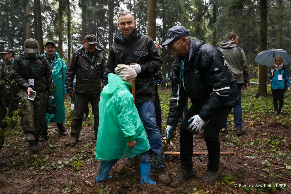 Prezydent zachęcał do sadzenia drzew - zdjęcie 12