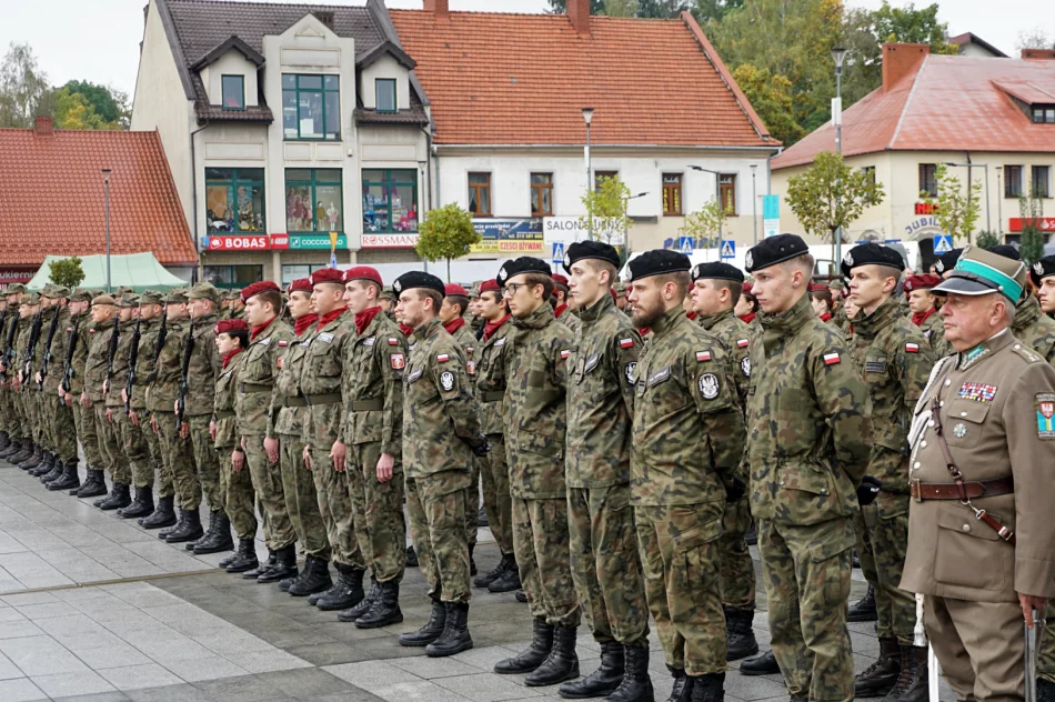 Przysięga żołnierzy WOT na Rynku w Limanowej - zdjęcie 1