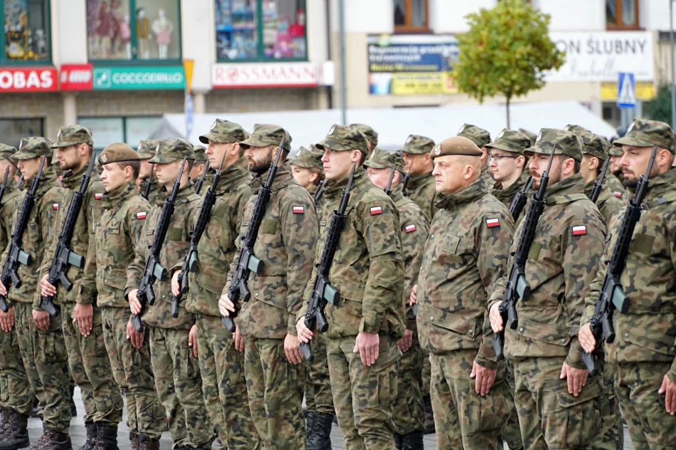 Przysięga żołnierzy WOT na Rynku w Limanowej - zdjęcie 4