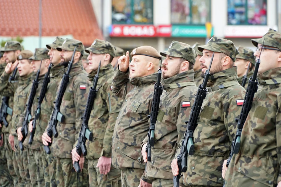 Przysięga żołnierzy WOT na Rynku w Limanowej - zdjęcie 16