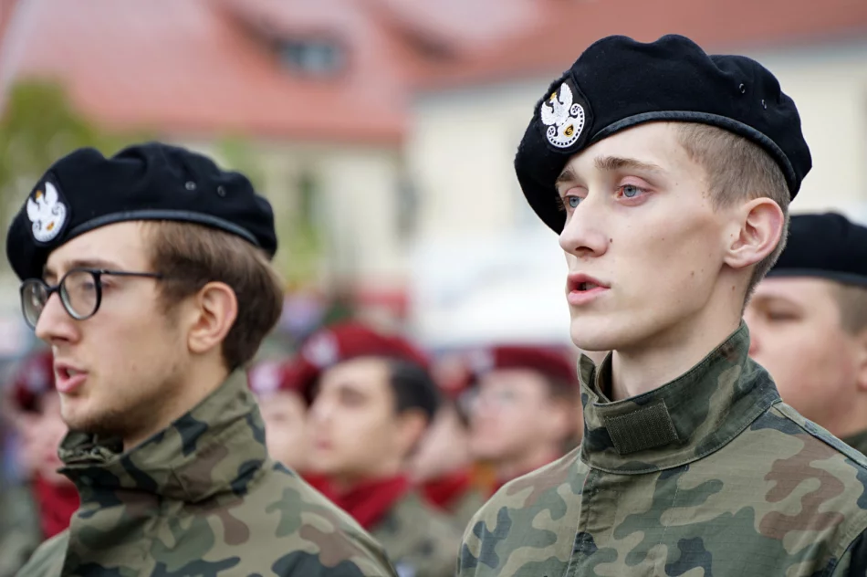 Przysięga żołnierzy WOT na Rynku w Limanowej - zdjęcie 17