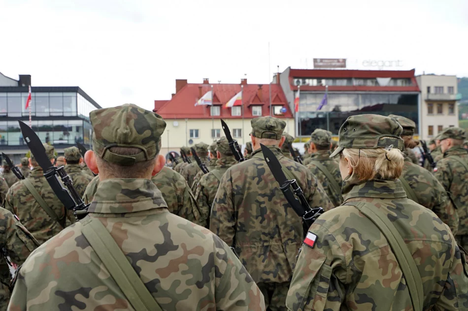 Przysięga żołnierzy WOT na Rynku w Limanowej - zdjęcie 20