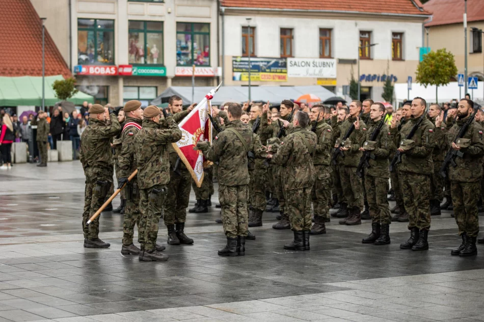 Przysięga żołnierzy 11 MBOT z udziałem Wiceministra Obrony Narodowej - zdjęcie 3