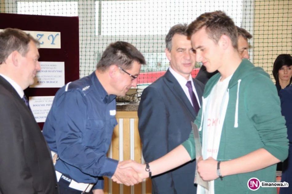 Gimnazjaliści z Męciny najlepsi na powiatowym etapie Turnieju Bezpieczeństwa w Ruchu Drogowym - zdjęcie 2