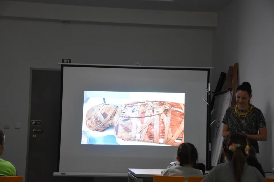 W Miejskiej Bibliotece Publicznej odbyła się „magiczna” Noc Bibliotek - zdjęcie 20