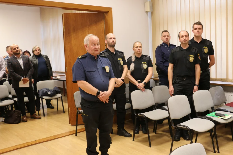  Podziękowania dla strażników z okazji 30-lecia działalności Straży Miejskiej w Limanowej - zdjęcie 4