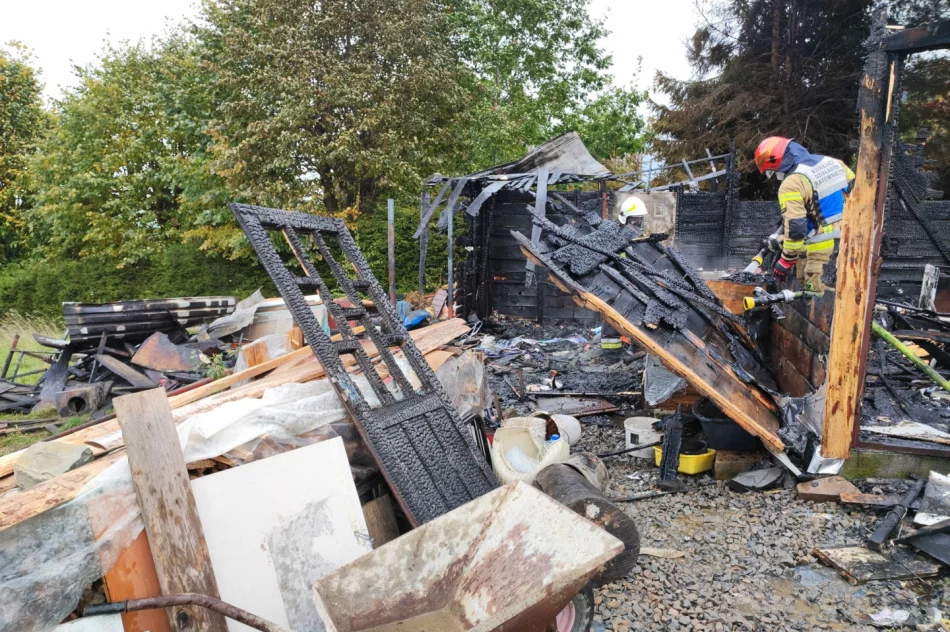 Pięć zastępów do pożaru zabudowań - zdjęcie 2