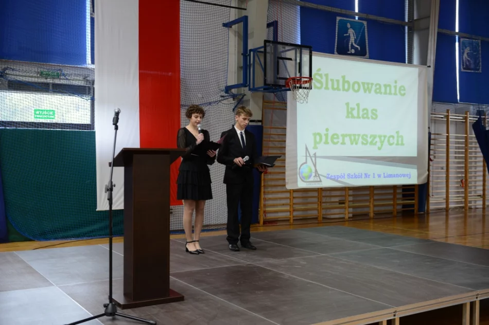 Ponad 500 pierwszoklasistów ślubowało w szkole - zdjęcie 3