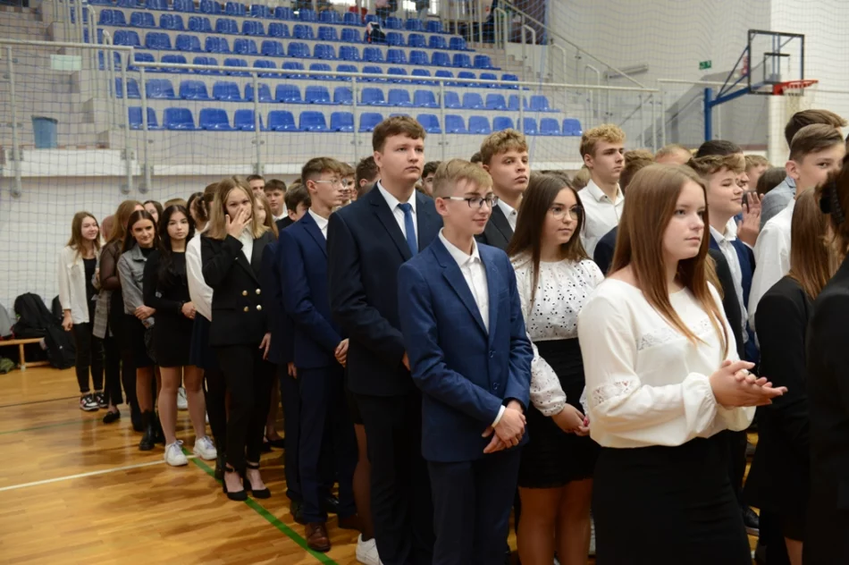 Ponad 500 pierwszoklasistów ślubowało w szkole - zdjęcie 4