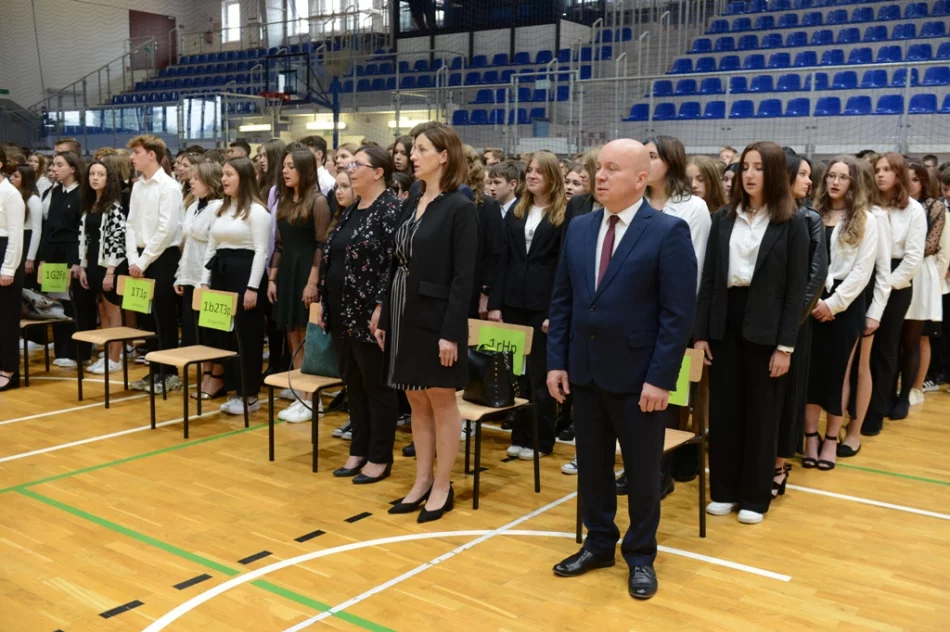 Ponad 500 pierwszoklasistów ślubowało w szkole - zdjęcie 5