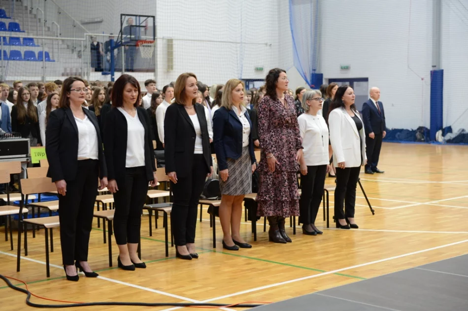 Ponad 500 pierwszoklasistów ślubowało w szkole - zdjęcie 8