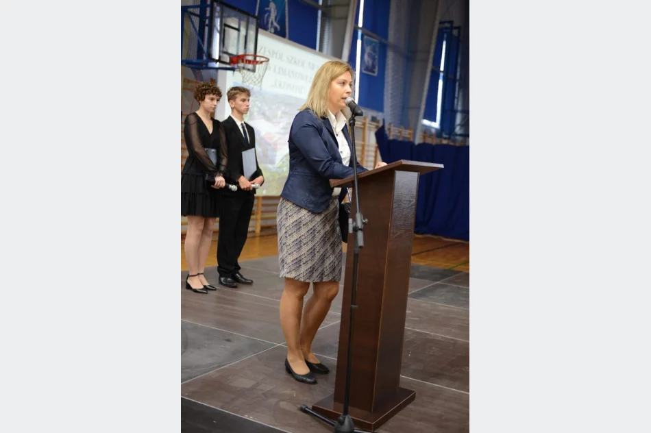 Ponad 500 pierwszoklasistów ślubowało w szkole - zdjęcie 10