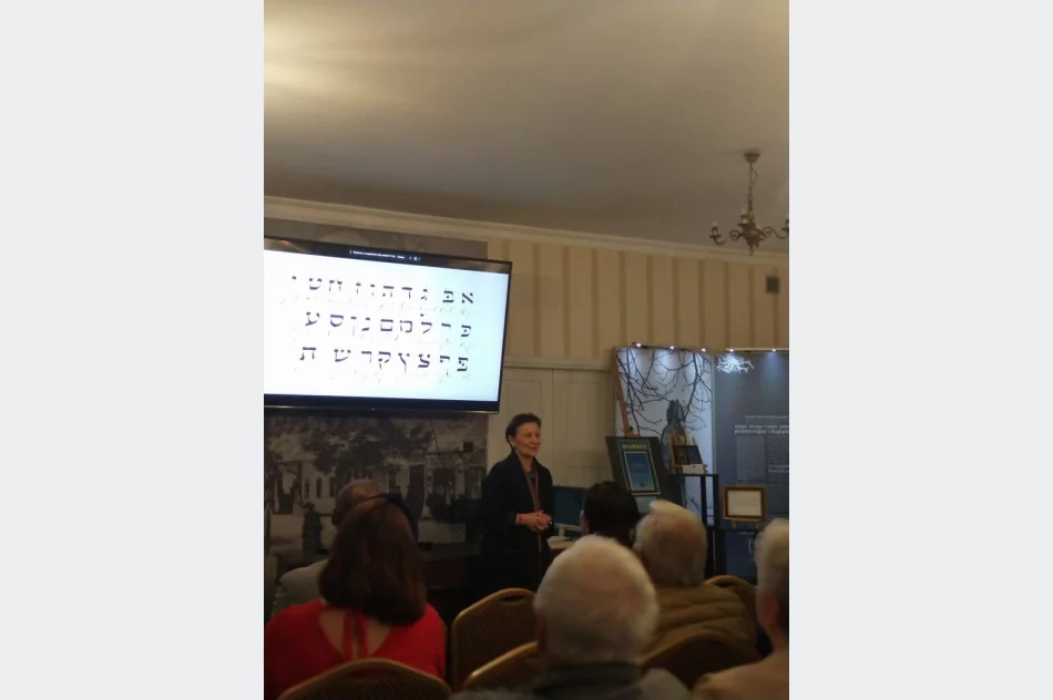 W muzeum odbył się wernisaż wystawy prac po warsztatach kaligrafii  - zdjęcie 11