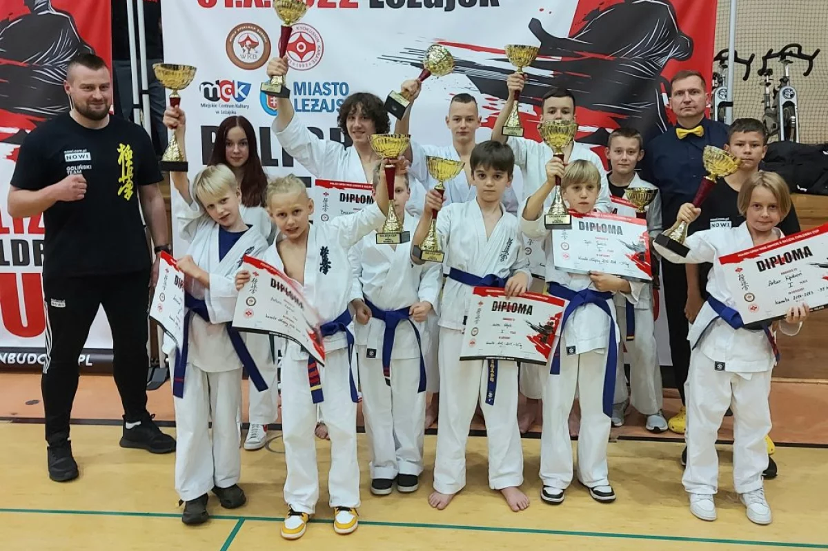 9 medali i 4 miejsce drużynowo dla Limanowskiego Klubu Kyokushin Karate na Polish Open WKB w Leżajsku