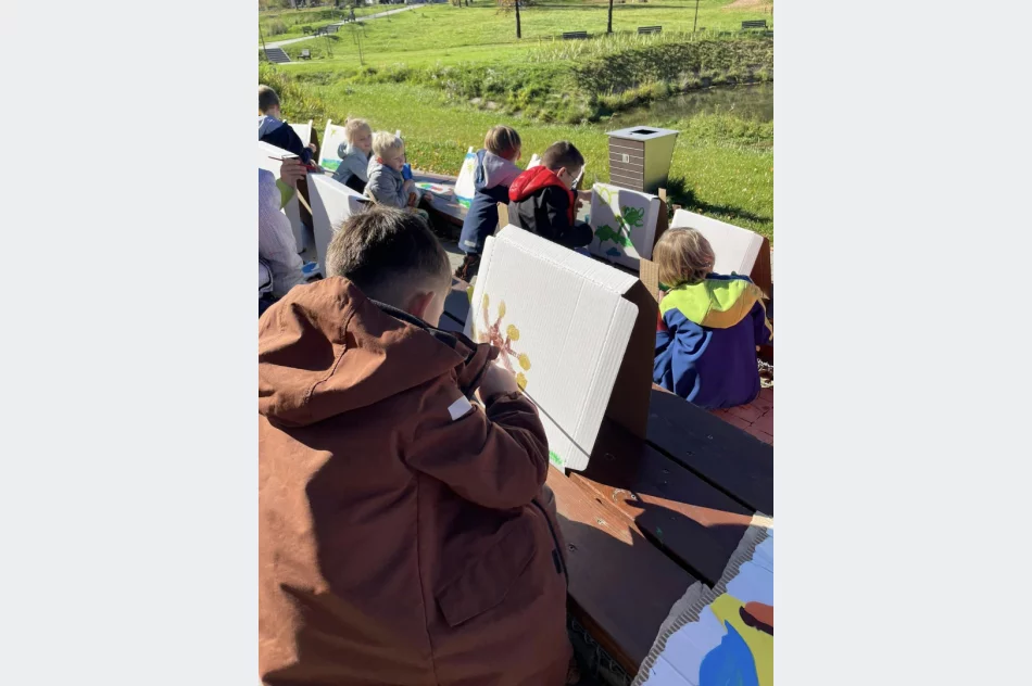 Przedszkolaki z Miejskiego Przedszkola nr 1 wzięły udział w „Jesiennym plenerze malarskim” - zdjęcie 2