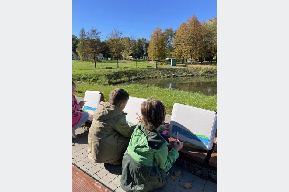 Przedszkolaki z Miejskiego Przedszkola nr 1 wzięły udział w „Jesiennym plenerze malarskim” - zdjęcie 5