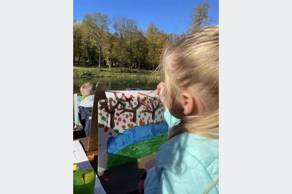 Przedszkolaki z Miejskiego Przedszkola nr 1 wzięły udział w „Jesiennym plenerze malarskim” - zdjęcie 10