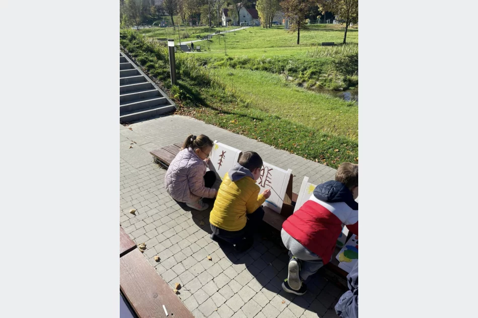 Przedszkolaki z Miejskiego Przedszkola nr 1 wzięły udział w „Jesiennym plenerze malarskim” - zdjęcie 11