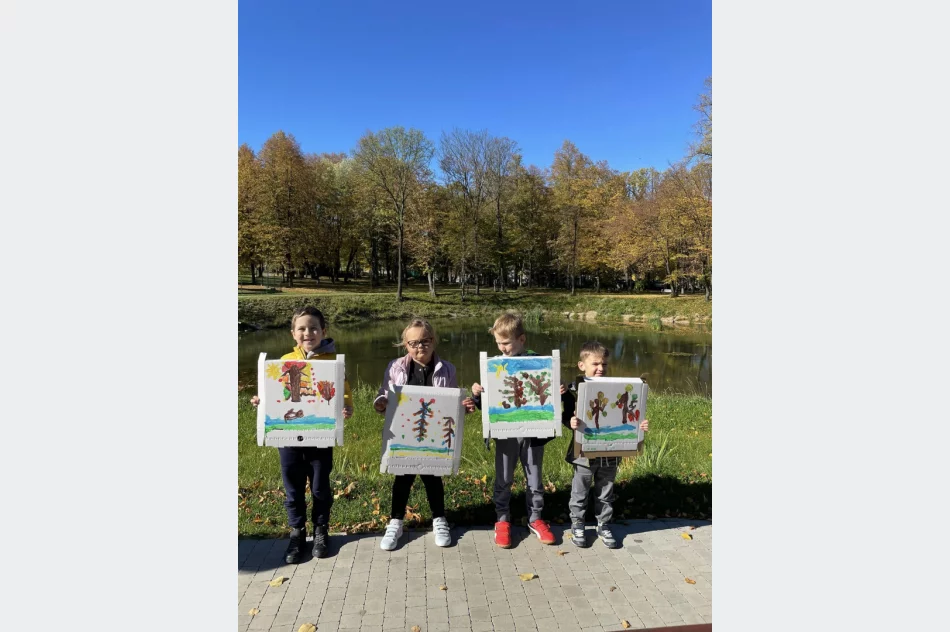 Przedszkolaki z Miejskiego Przedszkola nr 1 wzięły udział w „Jesiennym plenerze malarskim” - zdjęcie 13