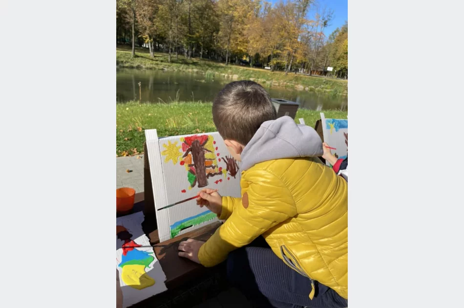 Przedszkolaki z Miejskiego Przedszkola nr 1 wzięły udział w „Jesiennym plenerze malarskim” - zdjęcie 20