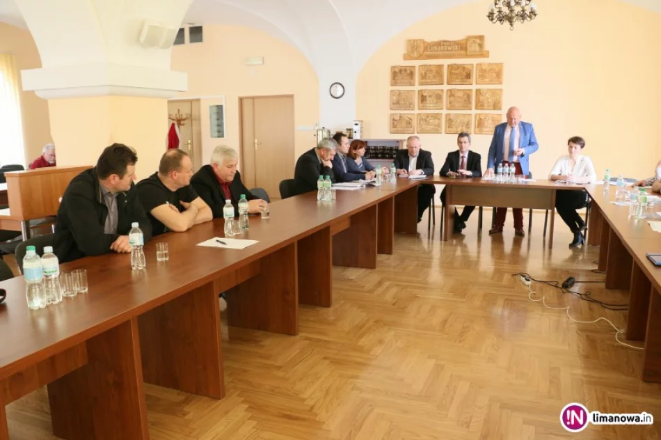 Spotkanie w sprawie budowy zintegrowanego węzła przesiadkowego - zdjęcie 2