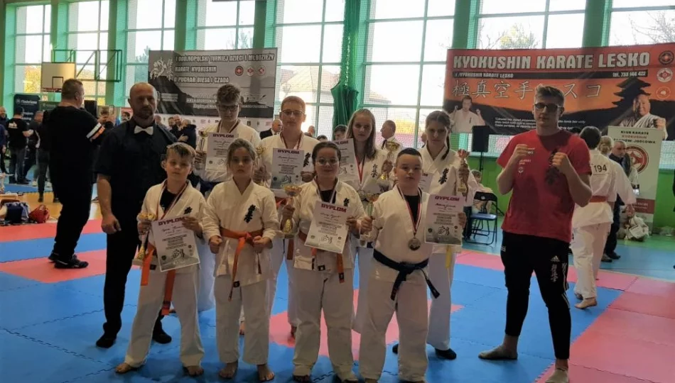 8 medali na Ogólnopolskim Turnieju w Lesku i 3 medale na Międzynarodowym Turnieju w Skarżysku Kamiennej wywalczyli zawodnicy Limanowskiego Klubu Kyokushin Karate - zdjęcie 1