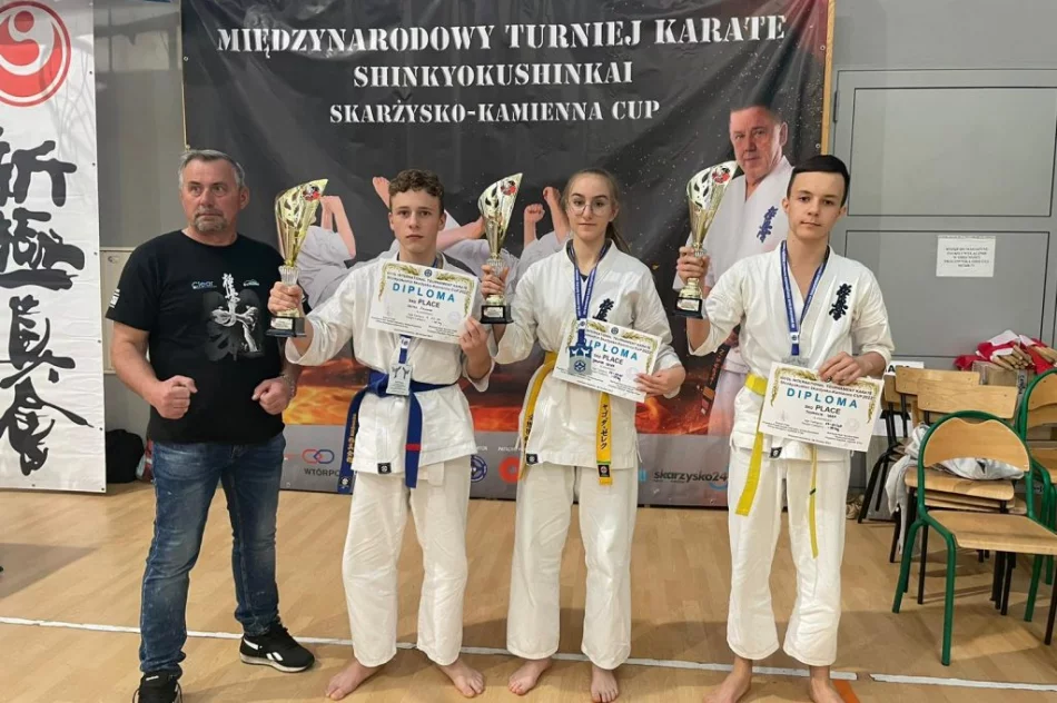 8 medali na Ogólnopolskim Turnieju w Lesku i 3 medale na Międzynarodowym Turnieju w Skarżysku Kamiennej wywalczyli zawodnicy Limanowskiego Klubu Kyokushin Karate - zdjęcie 3