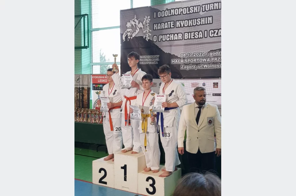 8 medali na Ogólnopolskim Turnieju w Lesku i 3 medale na Międzynarodowym Turnieju w Skarżysku Kamiennej wywalczyli zawodnicy Limanowskiego Klubu Kyokushin Karate - zdjęcie 9