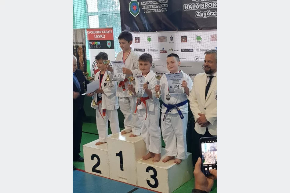 8 medali na Ogólnopolskim Turnieju w Lesku i 3 medale na Międzynarodowym Turnieju w Skarżysku Kamiennej wywalczyli zawodnicy Limanowskiego Klubu Kyokushin Karate - zdjęcie 10