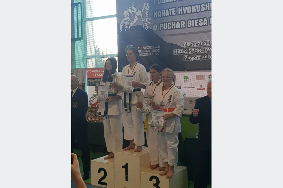 8 medali na Ogólnopolskim Turnieju w Lesku i 3 medale na Międzynarodowym Turnieju w Skarżysku Kamiennej wywalczyli zawodnicy Limanowskiego Klubu Kyokushin Karate - zdjęcie 11
