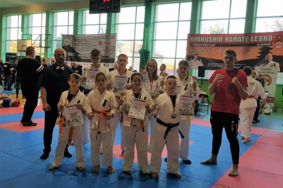 8 medali na Ogólnopolskim Turnieju w Lesku i 3 medale na Międzynarodowym Turnieju w Skarżysku Kamiennej wywalczyli zawodnicy Limanowskiego Klubu Kyokushin Karate - zdjęcie 14