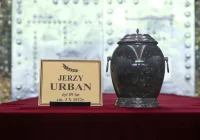 Odbył się pogrzeb Jerzego Urbana - zdjęcie główne