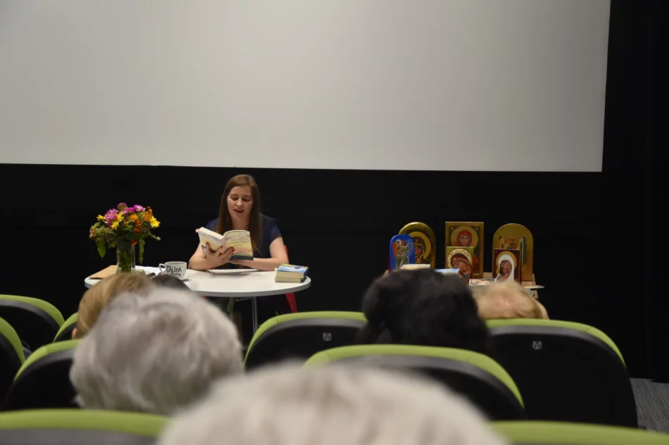 W limanowskiej bibliotece odbyło się spotkanie autorskie z Izabelą Skrzypiec-Dagnan - zdjęcie 4